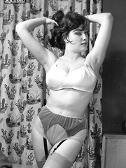 1950s Girl Panty Porn - 1950s and 60s solos Dig the hair nylons and full panties! - NudeHairyGirls